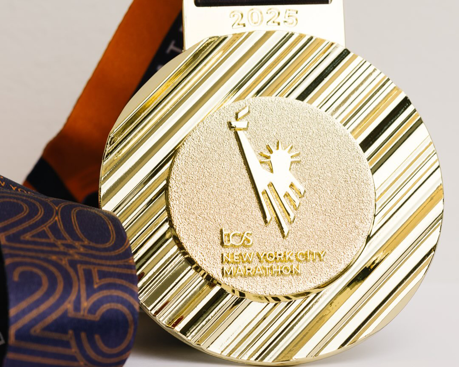 2025 NYC Marathon medal revealed