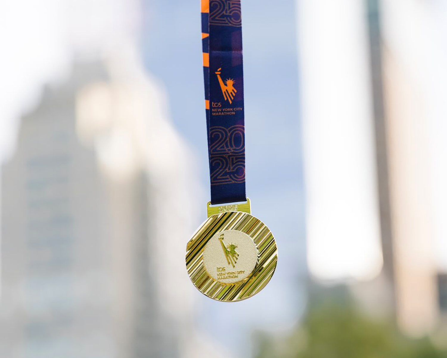 2025 NYC Marathon medal revealed