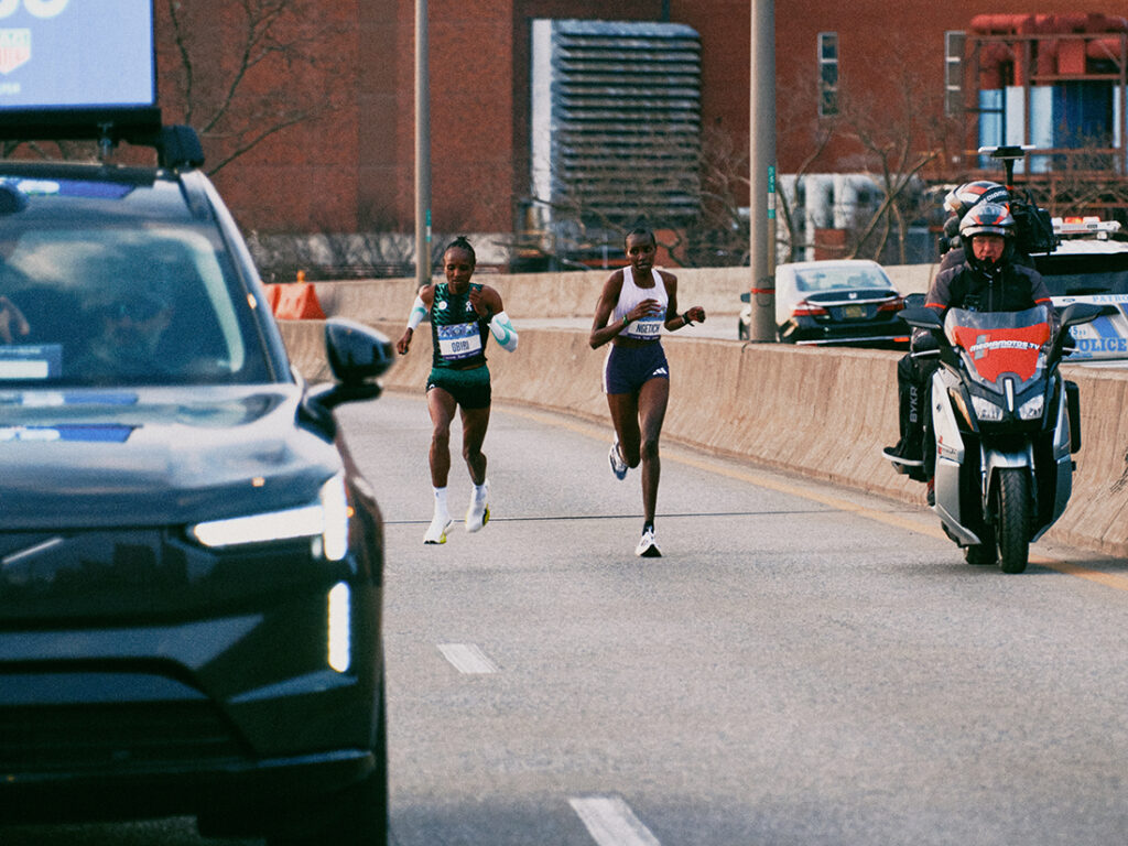 Obiri's Silent Spectator, The Lead Vehicle