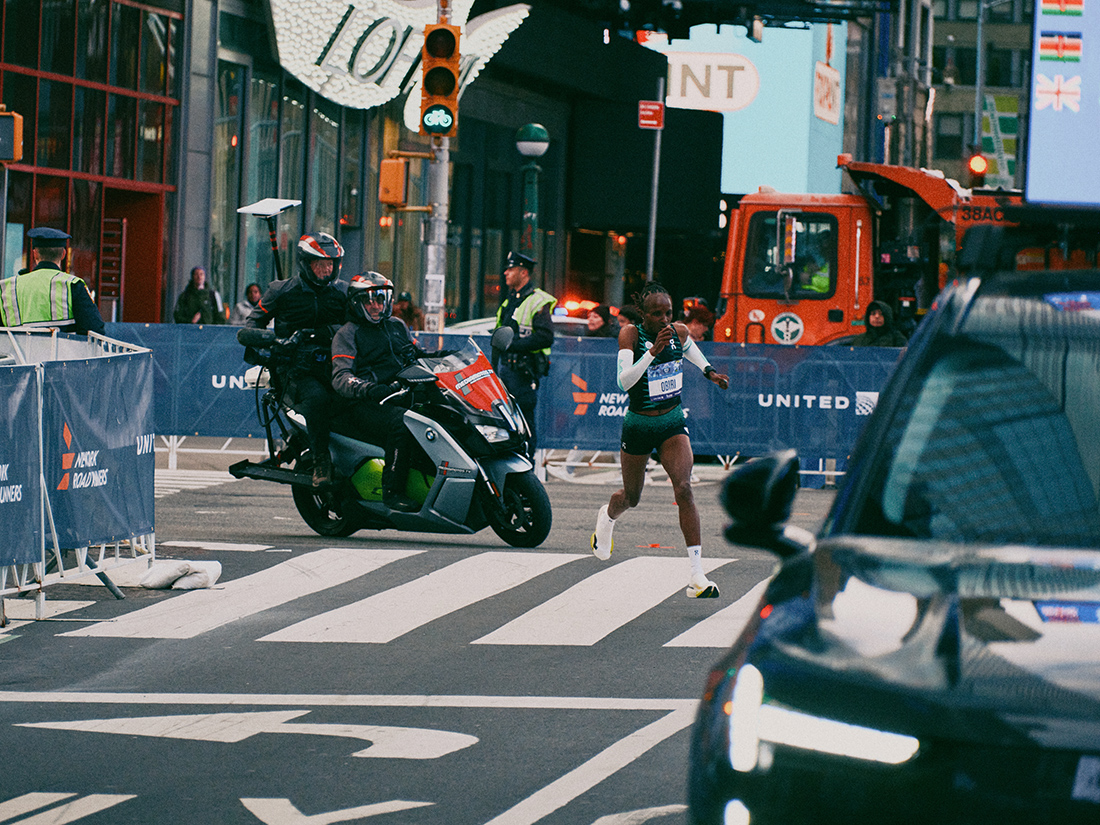 Obiri's Silent Spectator, The Lead Vehicle