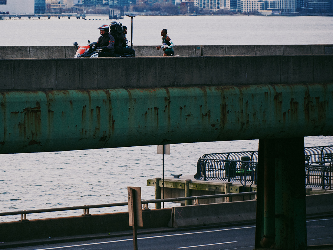 Obiri's Silent Spectator, The Lead Vehicle